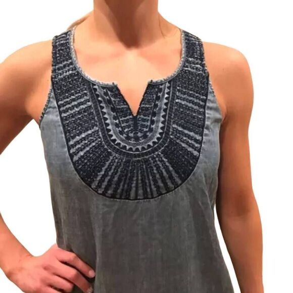 SKIES ARE BLUE Tank Top Blue Chambray Navy Embroidered Neckline Size M Women - Picture 9 of 9